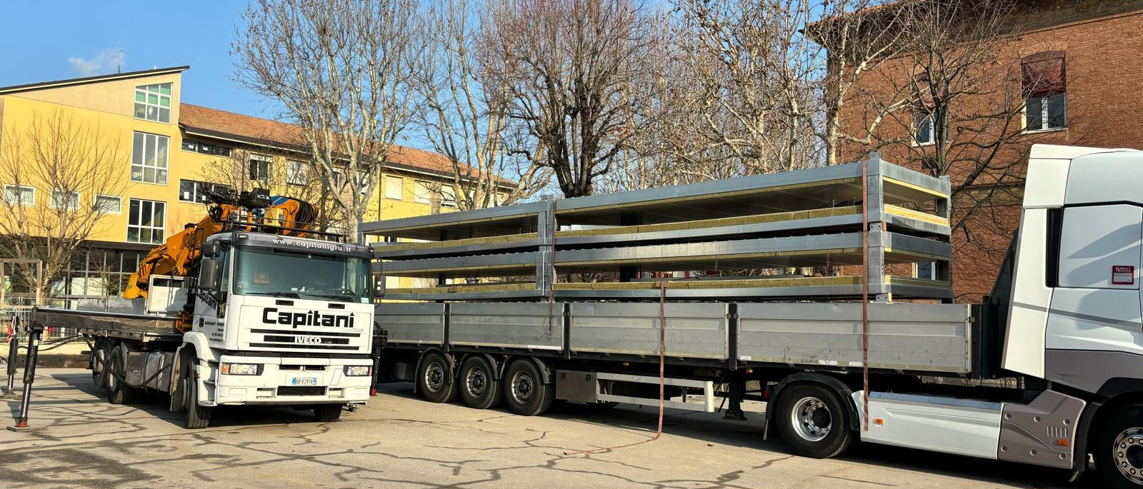 Al via l'allestimento delle strutture modulari (container) per la delocalizzazione temporanea di n.6 classi della scuola primaria Servetti Donati